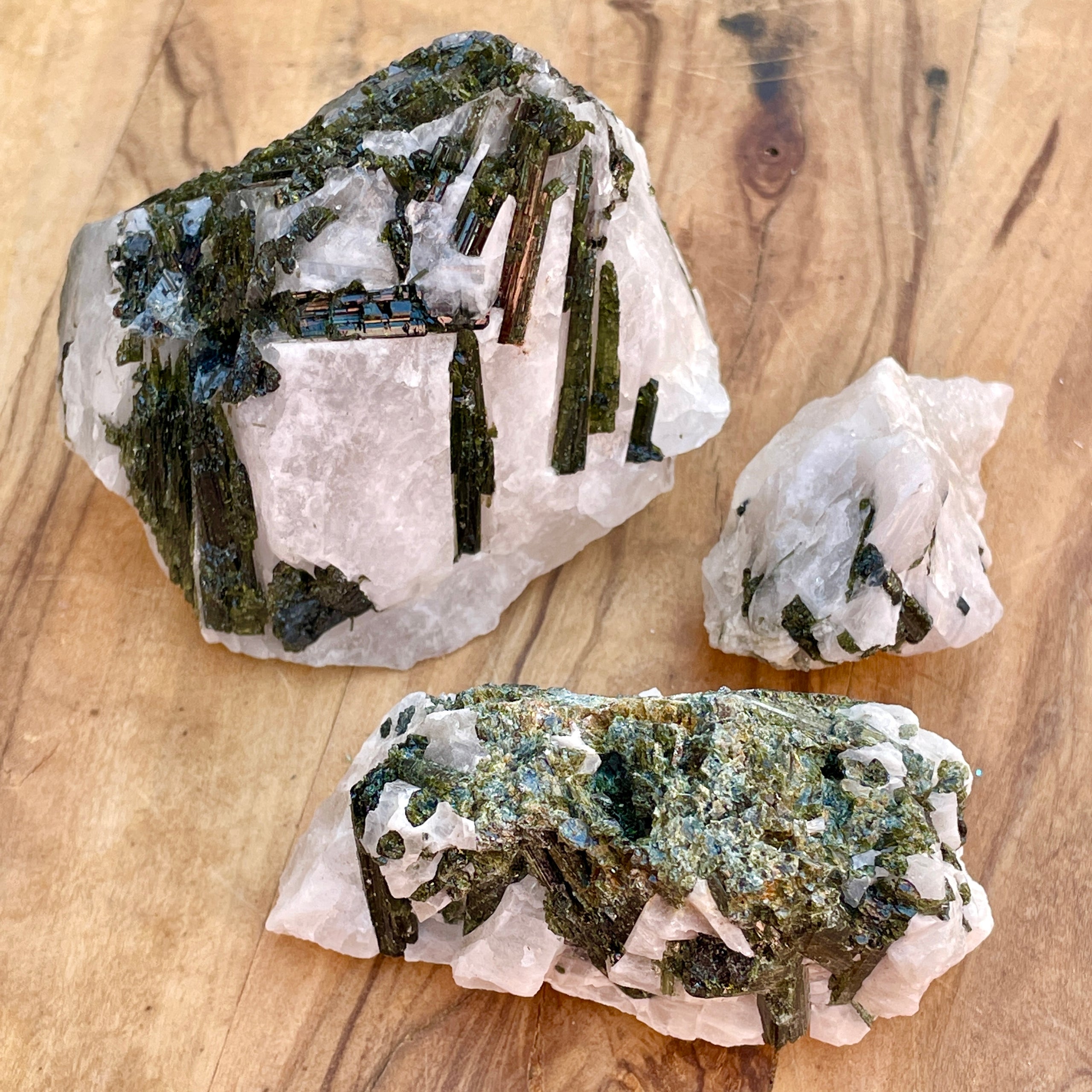 Green tourmaline in quartz online